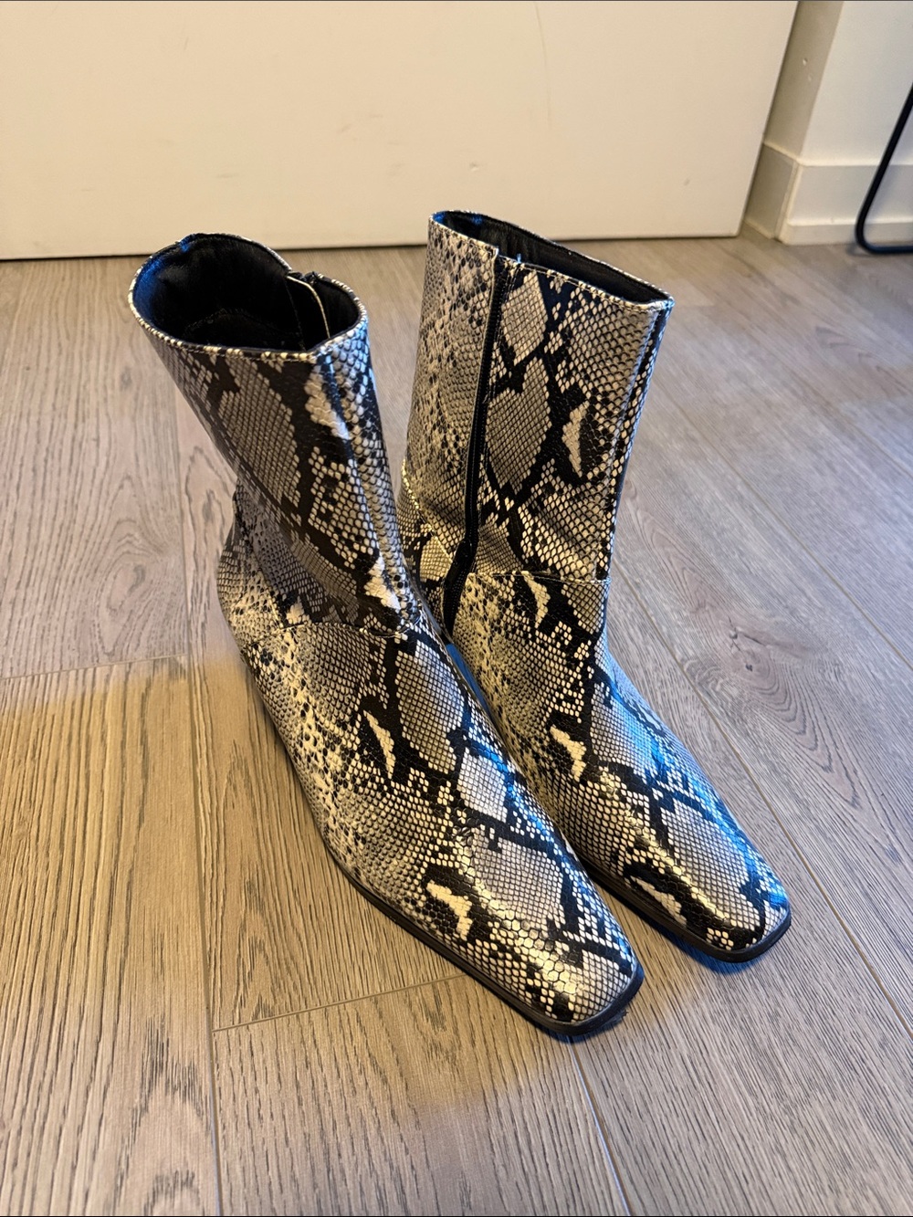 Snake-Print Women's Ankle Boots - Black & Cream